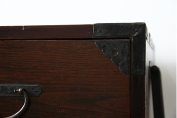 和製アンティーク　明治期　前面栗材　閂(カンヌキ)付き　古びた佇まいが趣き深い最上箪笥(時代箪笥)　(R-062719)