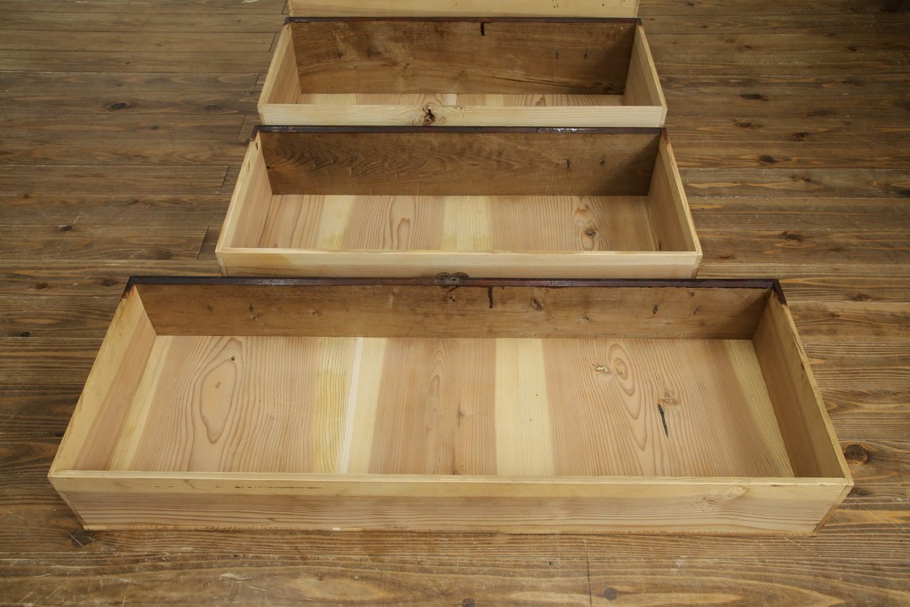 和製アンティーク　明治期　前面栗材　閂(カンヌキ)付き　古びた佇まいが趣き深い最上箪笥(時代箪笥)　(R-062719)