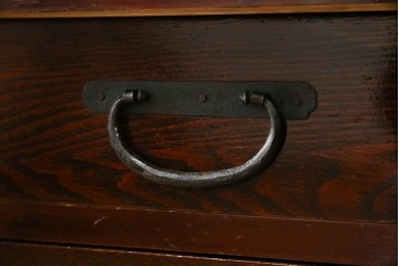 和製アンティーク　明治期　前面栗材　閂(カンヌキ)付き　古びた佇まいが趣き深い最上箪笥(時代箪笥)　(R-062719)