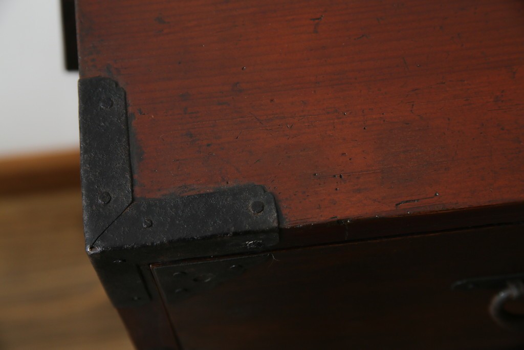 和製アンティーク　明治期　前面栗材　閂(カンヌキ)付き　古びた佇まいが趣き深い最上箪笥(時代箪笥)　(R-062719)