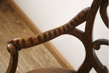 中古　美品　イギリス高級家具　THEODORE ALEXANDER(セオドア・アレキサンダー)　滑らかな曲線と細やかな彫刻が美しいアームチェア(ダイニングチェア、椅子)(R-062734)