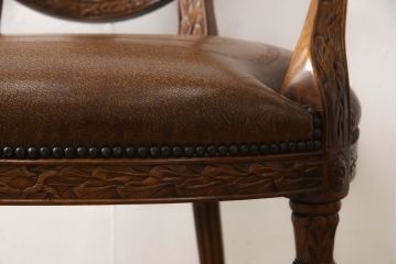 中古　美品　イギリス高級家具　THEODORE ALEXANDER(セオドア・アレキサンダー)　滑らかな曲線と細やかな彫刻が美しいアームチェア(ダイニングチェア、椅子)(R-062734)