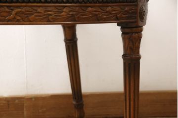 中古　美品　イギリス高級家具　THEODORE ALEXANDER(セオドア・アレキサンダー)　滑らかな曲線と細やかな彫刻が美しいアームチェア(ダイニングチェア、椅子)(R-062734)