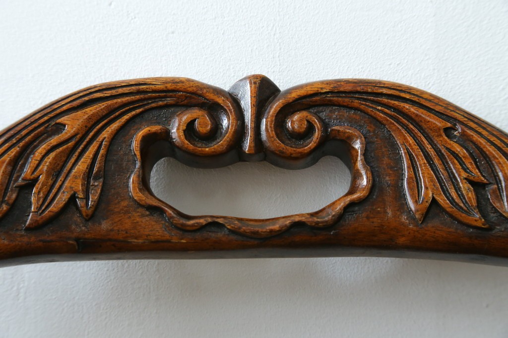 中古　美品　イギリス高級家具　THEODORE ALEXANDER(セオドア・アレキサンダー)　挽物脚が目を惹く!クラシカルなデザインがおしゃれなダイニングチェア　(R-062735)