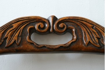 中古　美品　イギリス高級家具　THEODORE ALEXANDER(セオドア・アレキサンダー)　挽物脚が目を惹く!クラシカルなデザインがおしゃれなダイニングチェア　(R-062735)