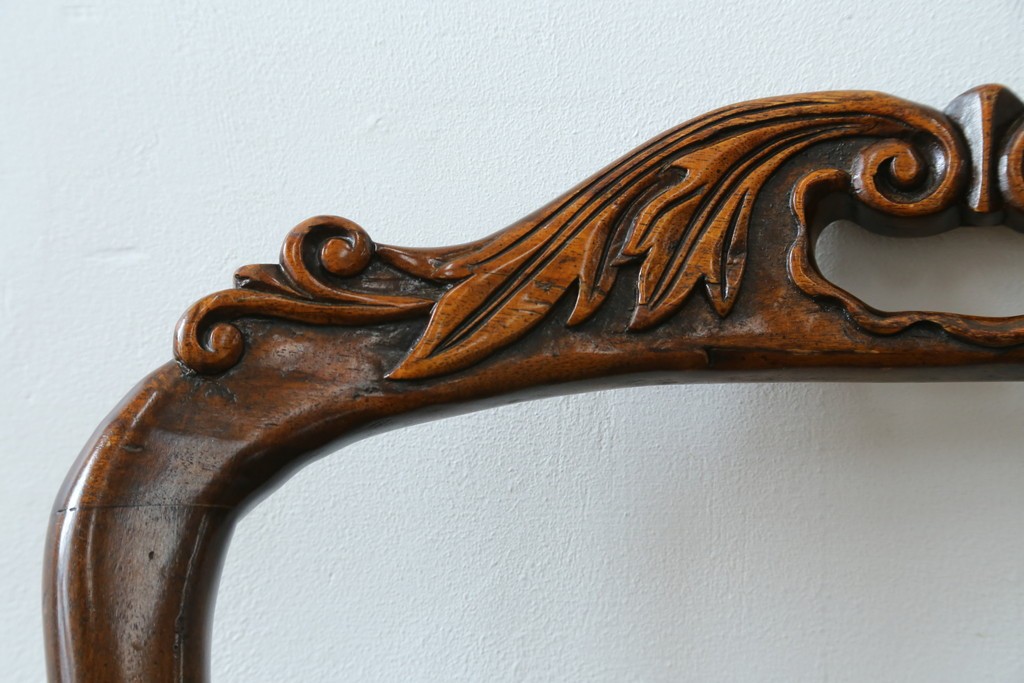 中古　美品　イギリス高級家具　THEODORE ALEXANDER(セオドア・アレキサンダー)　挽物脚が目を惹く!クラシカルなデザインがおしゃれなダイニングチェア　(R-062735)