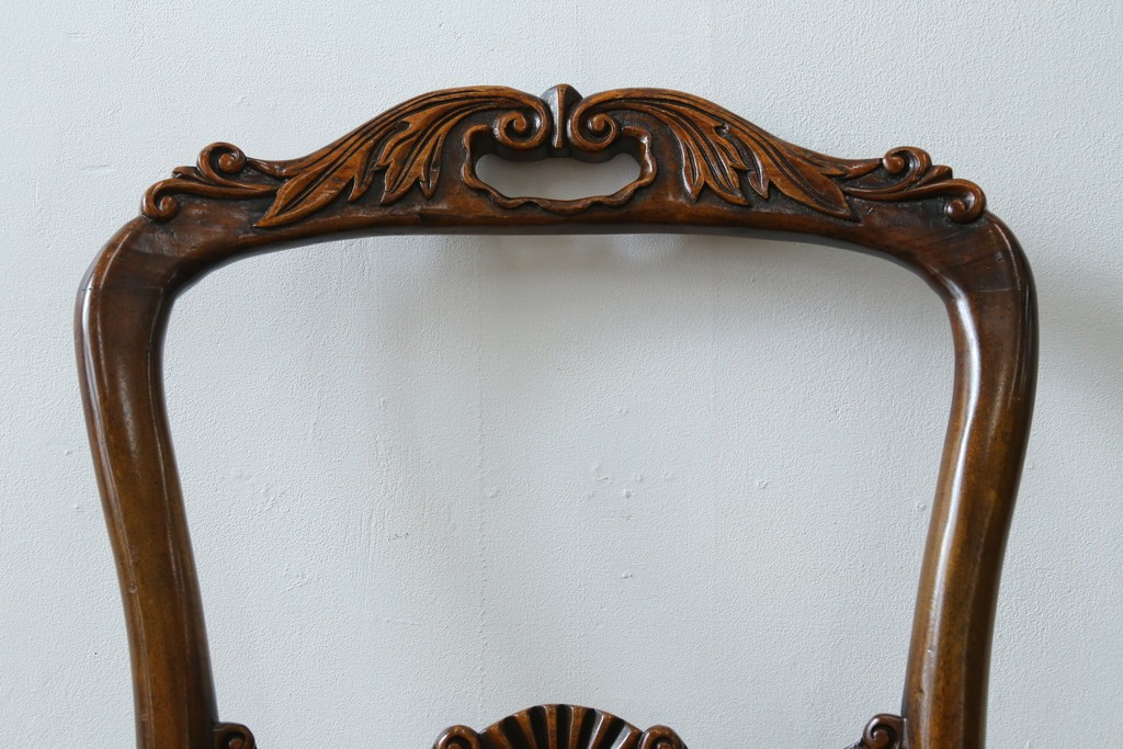 中古　美品　イギリス高級家具　THEODORE ALEXANDER(セオドア・アレキサンダー)　挽物脚が目を惹く!クラシカルなデザインがおしゃれなダイニングチェア　(R-062735)