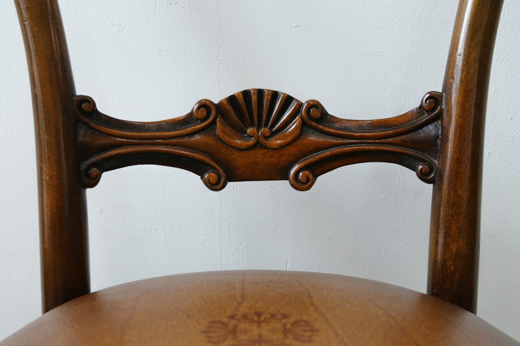 中古　美品　イギリス高級家具　THEODORE ALEXANDER(セオドア・アレキサンダー)　挽物脚が目を惹く!クラシカルなデザインがおしゃれなダイニングチェア　(R-062735)