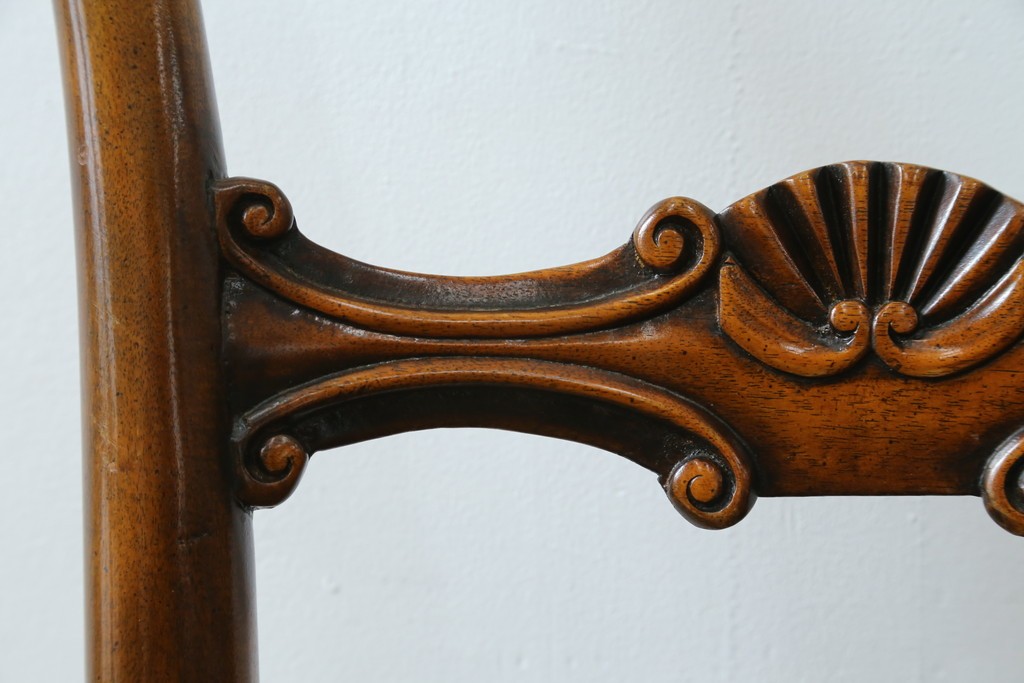 中古　美品　イギリス高級家具　THEODORE ALEXANDER(セオドア・アレキサンダー)　挽物脚が目を惹く!クラシカルなデザインがおしゃれなダイニングチェア　(R-062735)