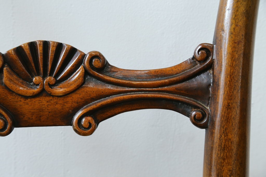 中古　美品　イギリス高級家具　THEODORE ALEXANDER(セオドア・アレキサンダー)　挽物脚が目を惹く!クラシカルなデザインがおしゃれなダイニングチェア　(R-062735)