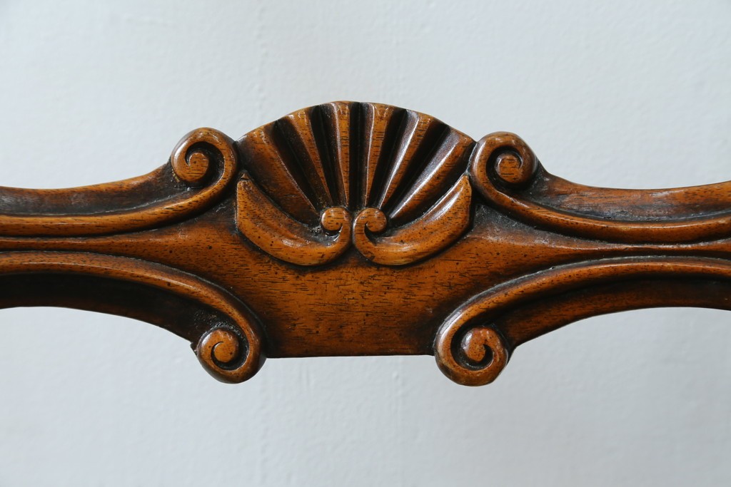 中古　美品　イギリス高級家具　THEODORE ALEXANDER(セオドア・アレキサンダー)　挽物脚が目を惹く!クラシカルなデザインがおしゃれなダイニングチェア　(R-062735)