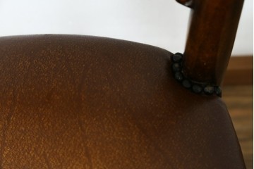 中古　美品　イギリス高級家具　THEODORE ALEXANDER(セオドア・アレキサンダー)　挽物脚が目を惹く!クラシカルなデザインがおしゃれなダイニングチェア　(R-062735)