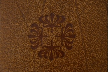 中古　美品　イギリス高級家具　THEODORE ALEXANDER(セオドア・アレキサンダー)　挽物脚が目を惹く!クラシカルなデザインがおしゃれなダイニングチェア　(R-062735)