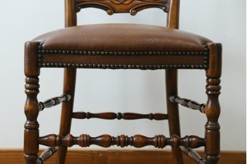 中古　美品　イギリス高級家具　THEODORE ALEXANDER(セオドア・アレキサンダー)　挽物脚が目を惹く!クラシカルなデザインがおしゃれなダイニングチェア　(R-062735)