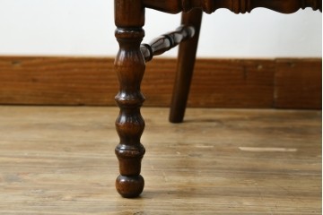 中古　美品　イギリス高級家具　THEODORE ALEXANDER(セオドア・アレキサンダー)　挽物脚が目を惹く!クラシカルなデザインがおしゃれなダイニングチェア　(R-062735)