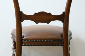 中古　美品　イギリス高級家具　THEODORE ALEXANDER(セオドア・アレキサンダー)　挽物脚が目を惹く!クラシカルなデザインがおしゃれなダイニングチェア　(R-062735)