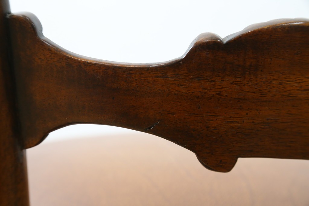 中古　美品　イギリス高級家具　THEODORE ALEXANDER(セオドア・アレキサンダー)　挽物脚が目を惹く!クラシカルなデザインがおしゃれなダイニングチェア　(R-062735)