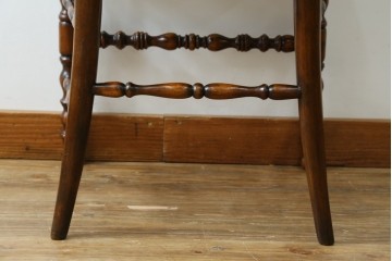 中古　美品　イギリス高級家具　THEODORE ALEXANDER(セオドア・アレキサンダー)　挽物脚が目を惹く!クラシカルなデザインがおしゃれなダイニングチェア　(R-062735)