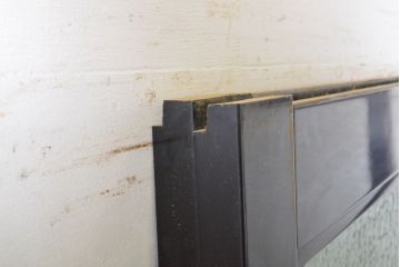 アンティーク建具　総漆塗り　腰板欅(ケヤキ)　プレスガラス入り!!レトロな空間を引き立たせるガラス戸2枚セット(引き戸、建具)(R-062739)