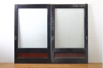 アンティーク建具　総漆塗り　腰板欅(ケヤキ)　プレスガラス入り!!レトロな空間を引き立たせるガラス戸2枚セット(引き戸、建具)(R-062740)