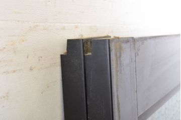 アンティーク建具　総漆塗り　腰板欅(ケヤキ)　プレスガラス入り!!レトロな空間を引き立たせるガラス戸2枚セット(引き戸、建具)(R-062740)