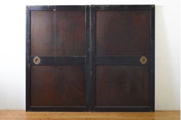 アンティーク建具　漆塗り　明治期より歴史を刻んだ風合いが魅力の帯戸2枚セット(引き戸、板戸、玄関戸、建具)(R-062742)