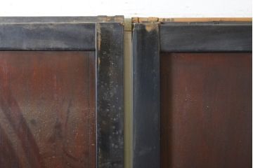 アンティーク建具　漆塗り　明治期より歴史を刻んだ風合いが魅力の帯戸2枚セット(引き戸、板戸、玄関戸、建具)(R-062742)