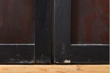 アンティーク建具　漆塗り　明治期より歴史を刻んだ風合いが魅力の帯戸2枚セット(引き戸、板戸、玄関戸、建具)(R-062743)