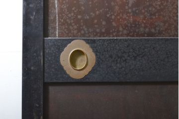 アンティーク建具　漆塗り　明治期より歴史を刻んだ風合いが魅力の帯戸2枚セット(引き戸、板戸、玄関戸、建具)(R-062743)