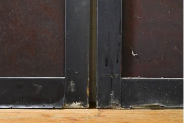 アンティーク建具　漆塗り　明治期より歴史を刻んだ風合いが魅力の帯戸2枚セット(引き戸、板戸、玄関戸、建具)(R-062743)