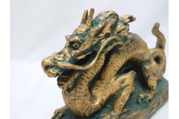 彫塑家　北村西望　「恵み」　龍　置物　銅像(共箱付き、置き物、辰、竜、ブロンズ製)(R-062745)