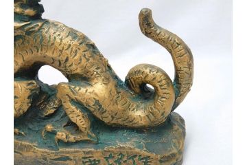 彫塑家　北村西望　「恵み」　龍　置物　銅像(共箱付き、置き物、辰、竜、ブロンズ製)(R-062745)