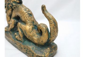 彫塑家　北村西望　「恵み」　龍　置物　銅像(共箱付き、置き物、辰、竜、ブロンズ製)(R-062745)