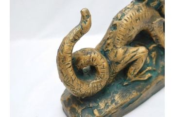 彫塑家　北村西望　「恵み」　龍　置物　銅像(共箱付き、置き物、辰、竜、ブロンズ製)(R-062745)