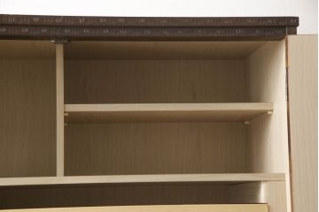 中古　伝統工芸　軽井沢彫り　桜のしなやかに枝を伸ばす様が美しい衣装箪笥(着物箪笥、収納たんす、和タンス、引き出し)(R-062750)