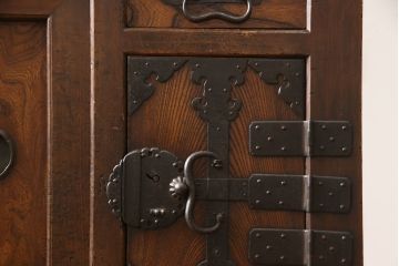 和製アンティーク　明治期　欅(ケヤキ)材 檜(ヒノキ)材　和の趣ある佇まいが魅力の二段重ね帳場箪笥(時代箪笥、水屋箪笥、整理タンス、引き出し、収納たんす)(R-062751)