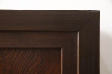 和製アンティーク　明治期　欅(ケヤキ)材　檜(ヒノキ)材　美しい杢目と凝った造りの金具が和の雰囲気を高める帳場箪笥サイドボード(水屋箪笥、引き出し、サイドチェスト、時代箪笥)(R-062752)