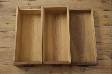 和製アンティーク　明治期　欅(ケヤキ)材　檜(ヒノキ)材　美しい杢目と凝った造りの金具が和の雰囲気を高める帳場箪笥サイドボード(水屋箪笥、引き出し、サイドチェスト、時代箪笥)(R-062753)