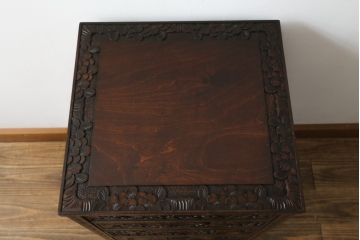 中古　伝統工芸　軽井沢彫り　咲き溢れる桜の花としなやかな幹の彫刻が見事な小引き出し(小物収納、サイドチェスト、引き出し)(R-062755)