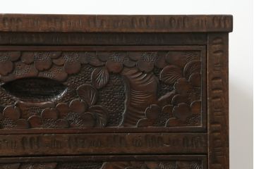 中古　伝統工芸　軽井沢彫り　咲き溢れる桜の花としなやかな幹の彫刻が見事な小引き出し(小物収納、サイドチェスト、引き出し)(R-062755)