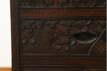 中古　伝統工芸　軽井沢彫り　咲き溢れる桜の花としなやかな幹の彫刻が見事な小引き出し(小物収納、サイドチェスト、引き出し)(R-062755)