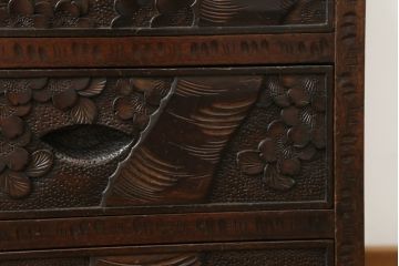 中古　伝統工芸　軽井沢彫り　咲き溢れる桜の花としなやかな幹の彫刻が見事な小引き出し(小物収納、サイドチェスト、引き出し)(R-062755)
