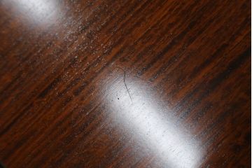 中古　大阪唐木指物　中澤唐木　紫檀(シタン)材　丸みを帯びたデザインの脚と帯板に施された彫刻が目を惹く座卓(ローテーブル、食卓、センターテーブル)(R-062760)