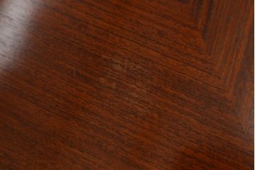 中古　大阪唐木指物　中澤唐木　紫檀(シタン)材　丸みを帯びたデザインの脚と帯板に施された彫刻が目を惹く座卓(ローテーブル、食卓、センターテーブル)(R-062760)