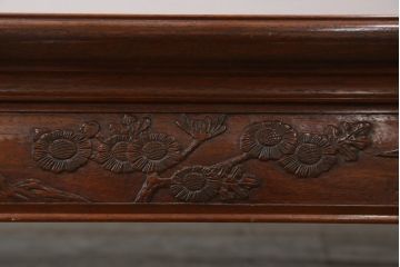 中古　大阪唐木指物　中澤唐木　紫檀(シタン)材　丸みを帯びたデザインの脚と帯板に施された彫刻が目を惹く座卓(ローテーブル、食卓、センターテーブル)(R-062760)