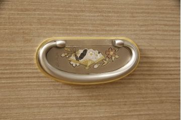 中古　国産　職人手作り　凛とした佇まいが魅力の桐箪笥(定価約150万円)(胴厚、四方丸、桐たんす、和タンス、衣装箪笥、収納箪笥、着物箪笥)(R-062762)