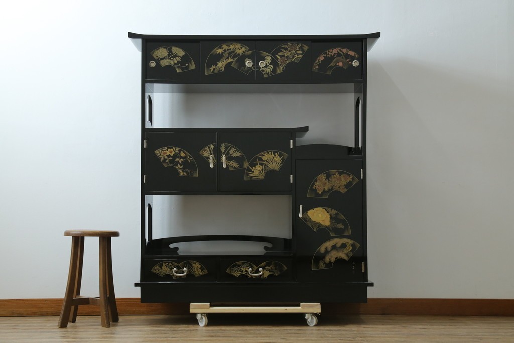 中古　美品　輪島塗り　こだわりの和の空間を演出する飾り棚　(R-062763)