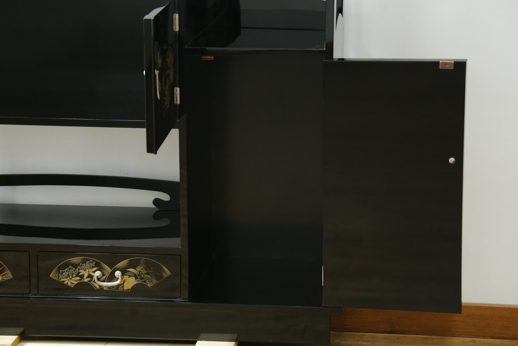 中古　美品　輪島塗り　こだわりの和の空間を演出する飾り棚　(R-062763)