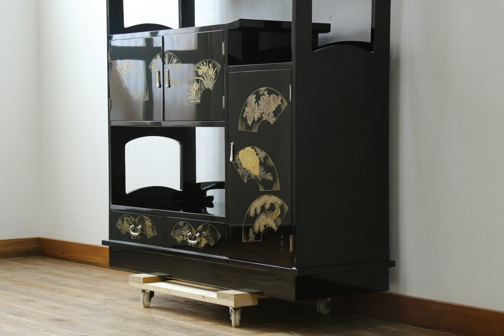 中古　美品　輪島塗り　こだわりの和の空間を演出する飾り棚　(R-062763)