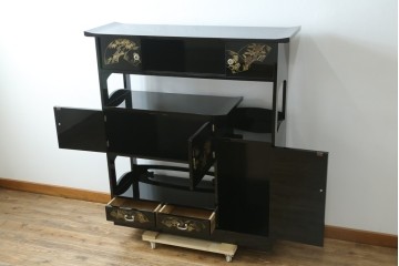 中古　美品　輪島塗り　こだわりの和の空間を演出する飾り棚　(R-062763)